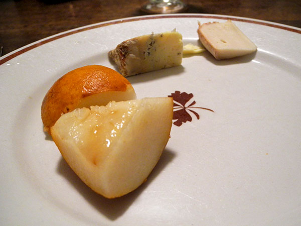 Bosc_pear_Brebis_Bleu_Slybro
