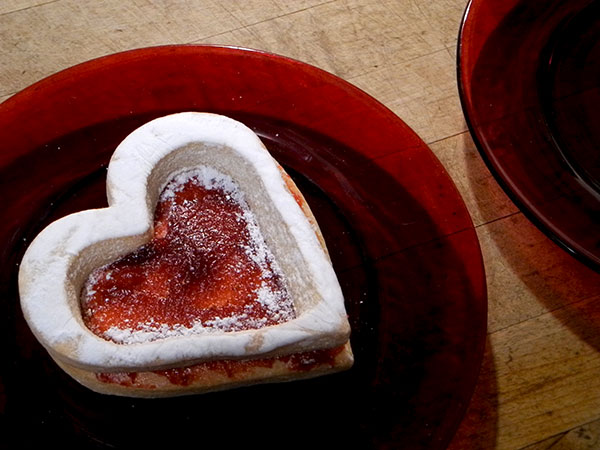 Valentine_linzer_cookie