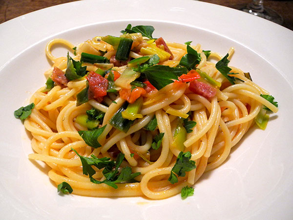 pasta_leeks_tomato_parlsey