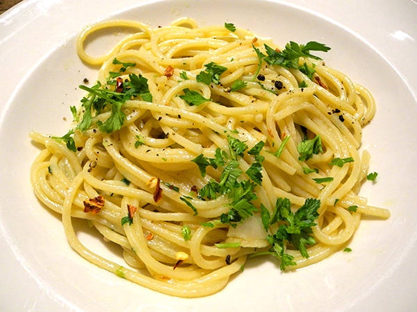spaghetti_anchovy_chili_parsley