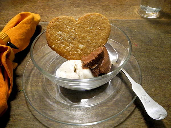 pine_nut_and_hazelnut_cookie_gelato