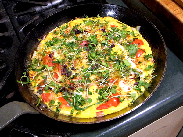frittata_allium_arugulion_tomato_etc