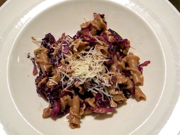rye_trumpets_red_cabbage-sauce