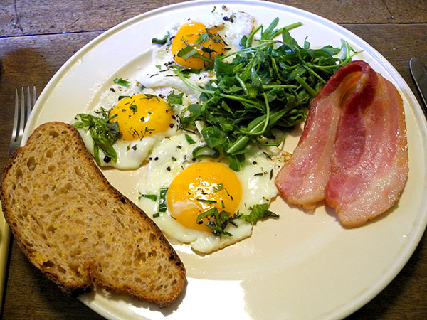 bacon_and_eggs_arugula