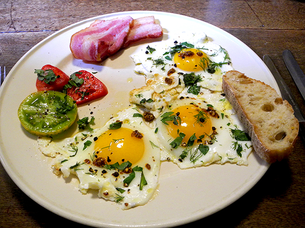 breakfast_with_tomatoes
