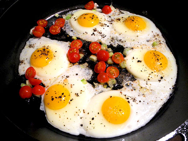 eggs_scallion_tomatoes_in_pan