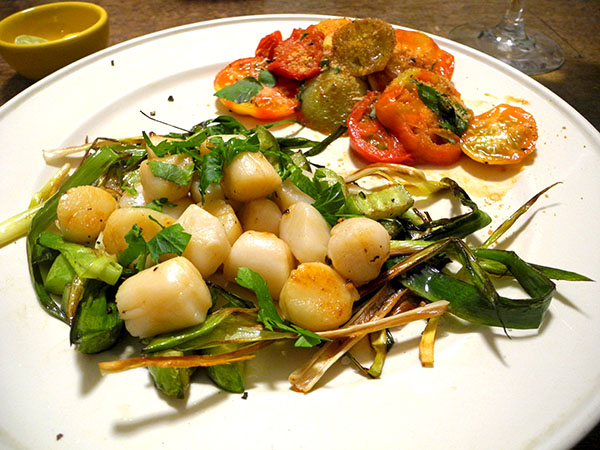 bay_scallops_leek_cucumber_tomato