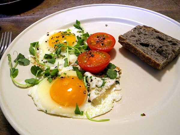fried_eggs_pea_shoots2